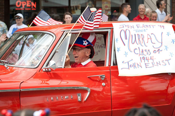 John Ernst of Murray High School Class of 1944 in the parade. Photo by Lori Hamilton